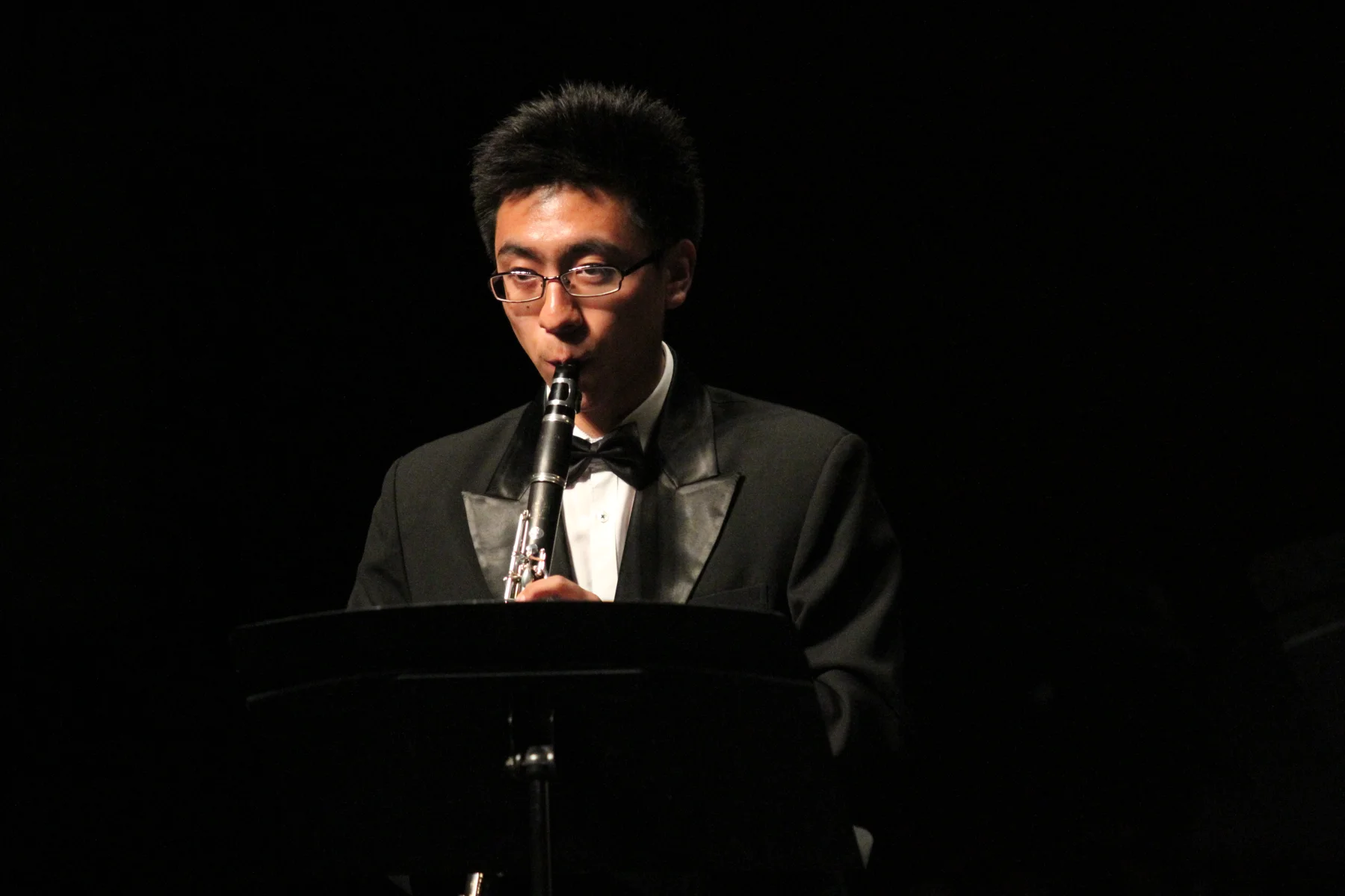 Yi Tang performing on clarinet